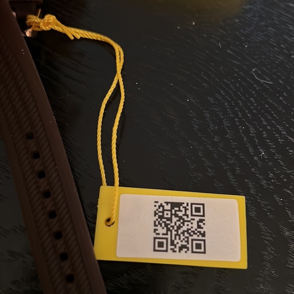 Invicta Women’s maroon rubber band with rose gold - Picture 6 of 7